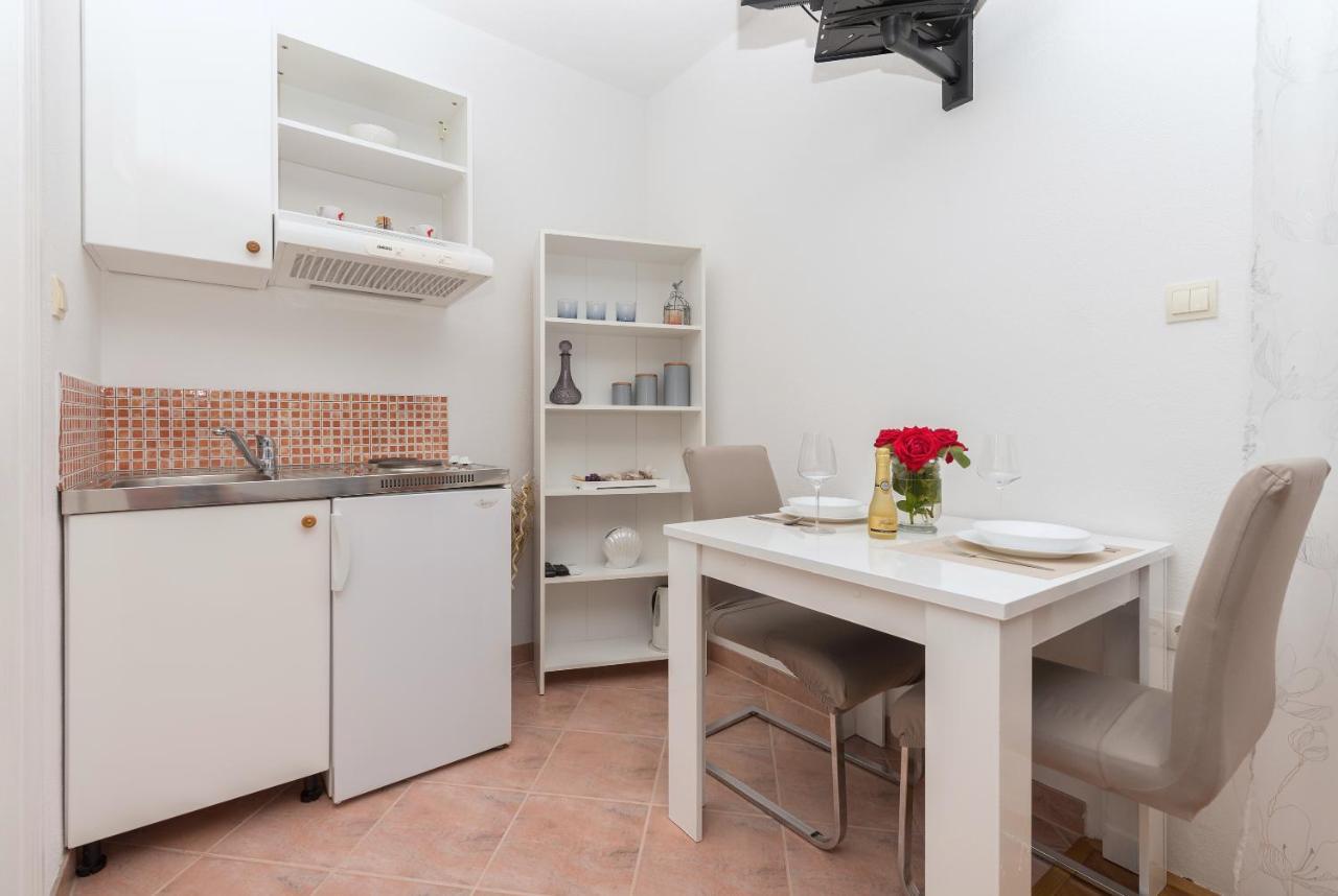 Skiljini Dvori - Studio-apartman 1 *